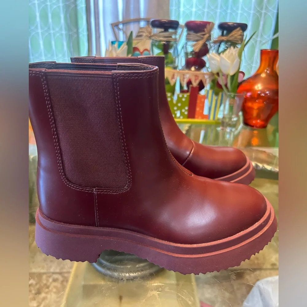 Camper Women's Ankle Boots in Burgundy - Picture 3 of 4